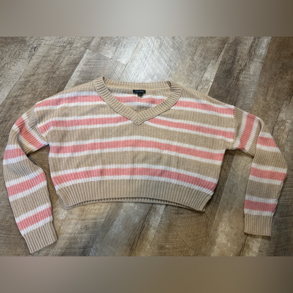 Wild Fable size SMALL cropped long sleeve sweater, V-neck